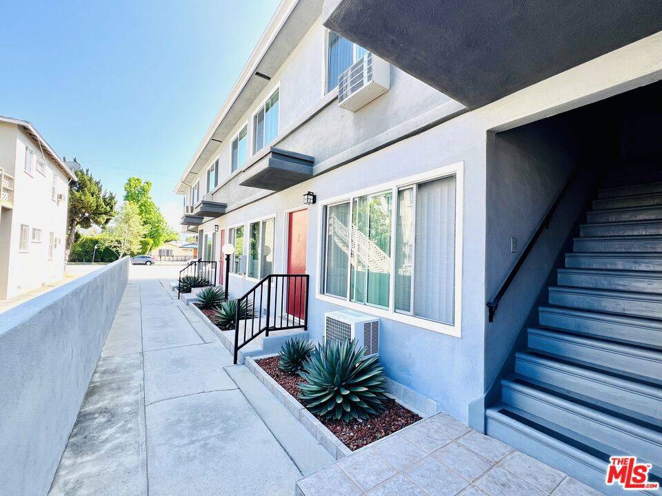Valley Village, CA 91607,11749 Riverside DR #3