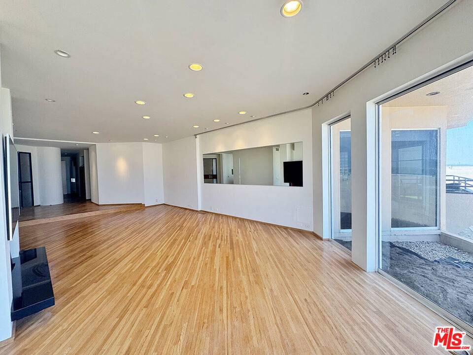 Marina Del Rey, CA 90292,3505 Ocean Front WALK