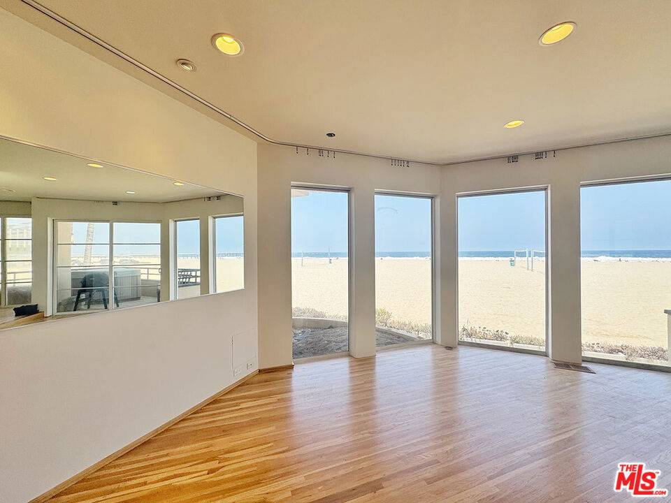 Marina Del Rey, CA 90292,3505 Ocean Front WALK