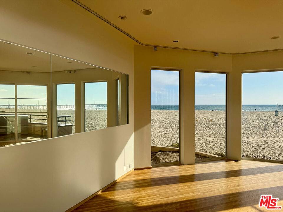 Marina Del Rey, CA 90292,3505 Ocean Front WALK
