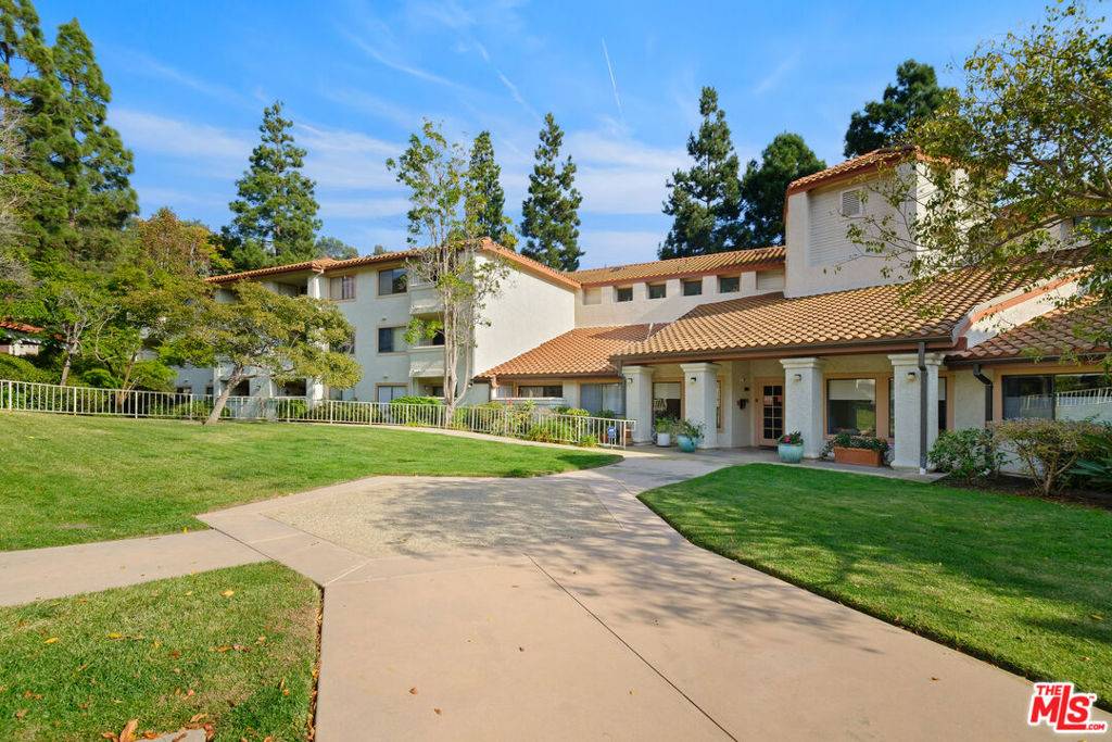 Pacific Palisades, CA 90272,501 Palisades DR #209