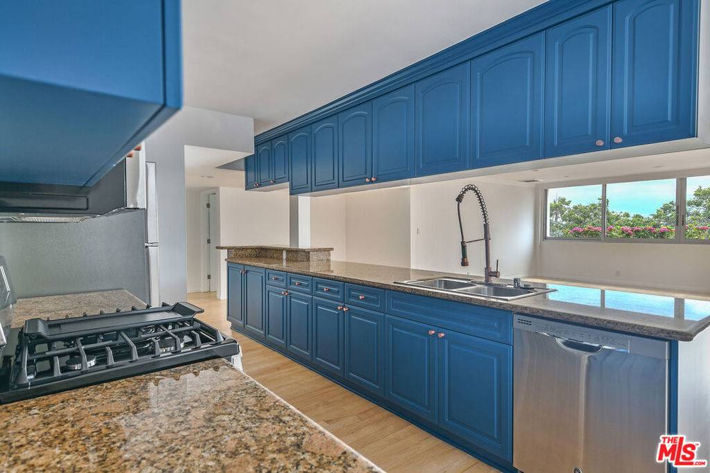 Beverly Hills, CA 90212,440 S Roxbury DR #302