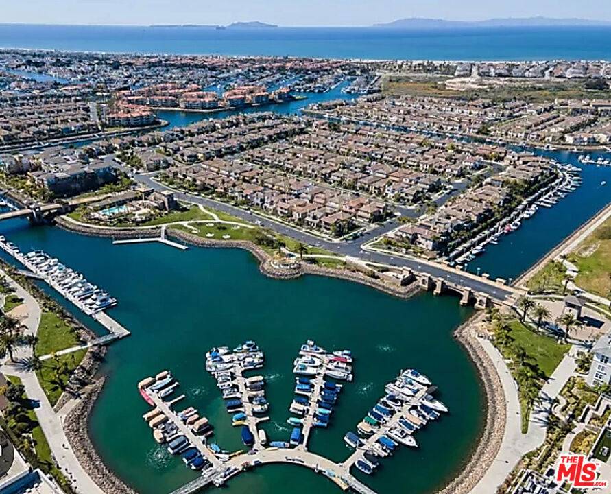 Oxnard, CA 93035,1353 Caspian WAY