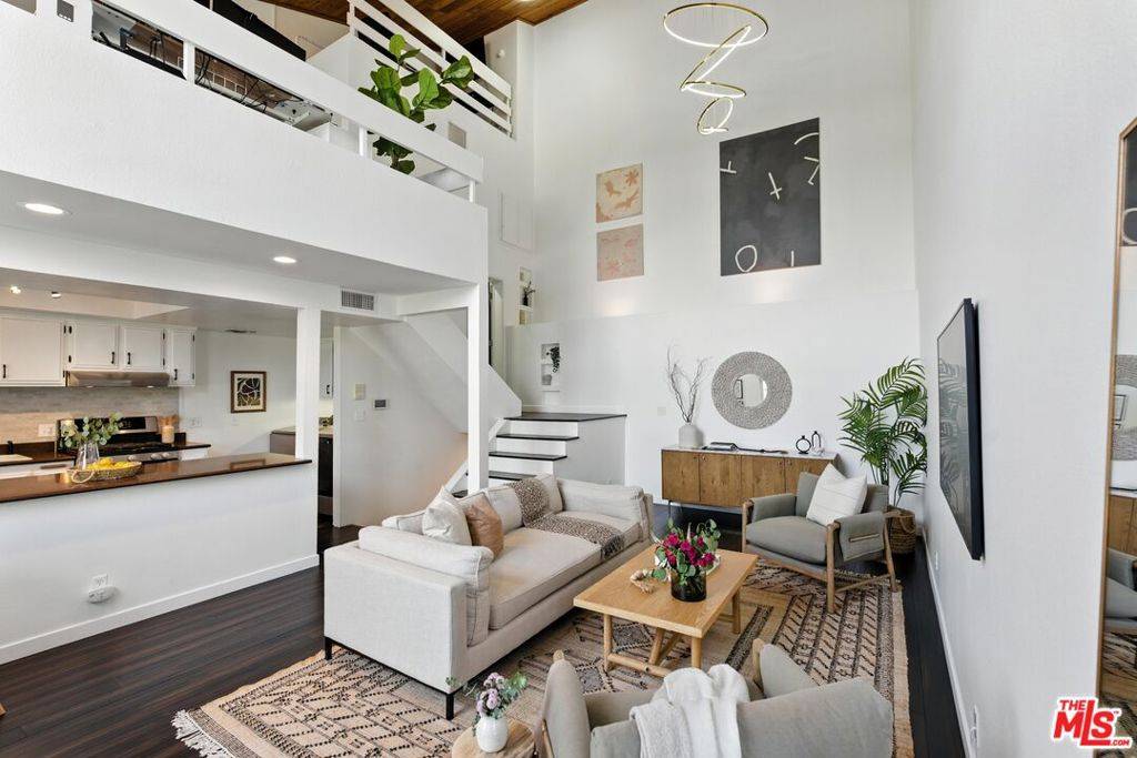Los Angeles, CA 90066,12602 Pacific AVE #5