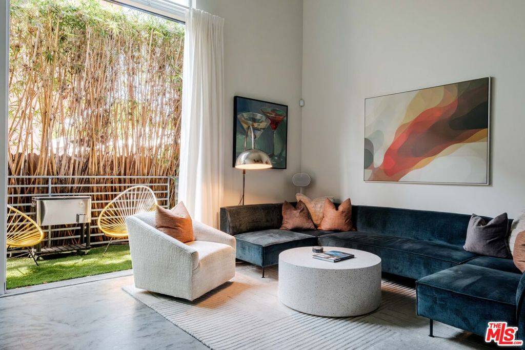 West Hollywood, CA 90046,1220 N Orange Grove AVE #6
