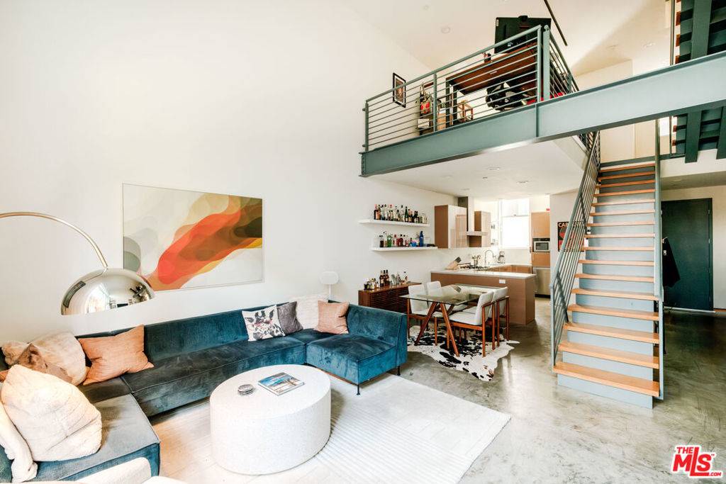 West Hollywood, CA 90046,1220 N Orange Grove AVE #6