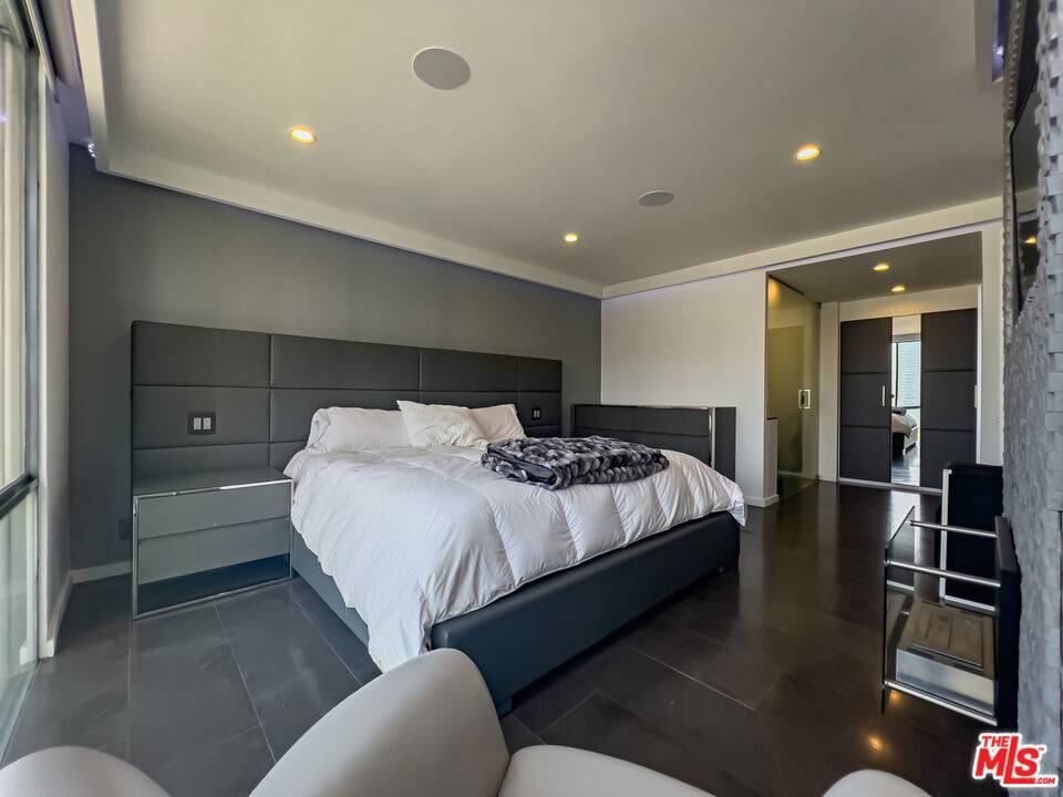 Los Angeles, CA 90067,2160 Century Park East #2112