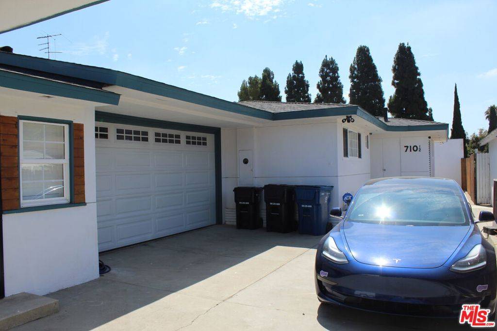 Inglewood, CA 90302,710 Venice WAY #1-2