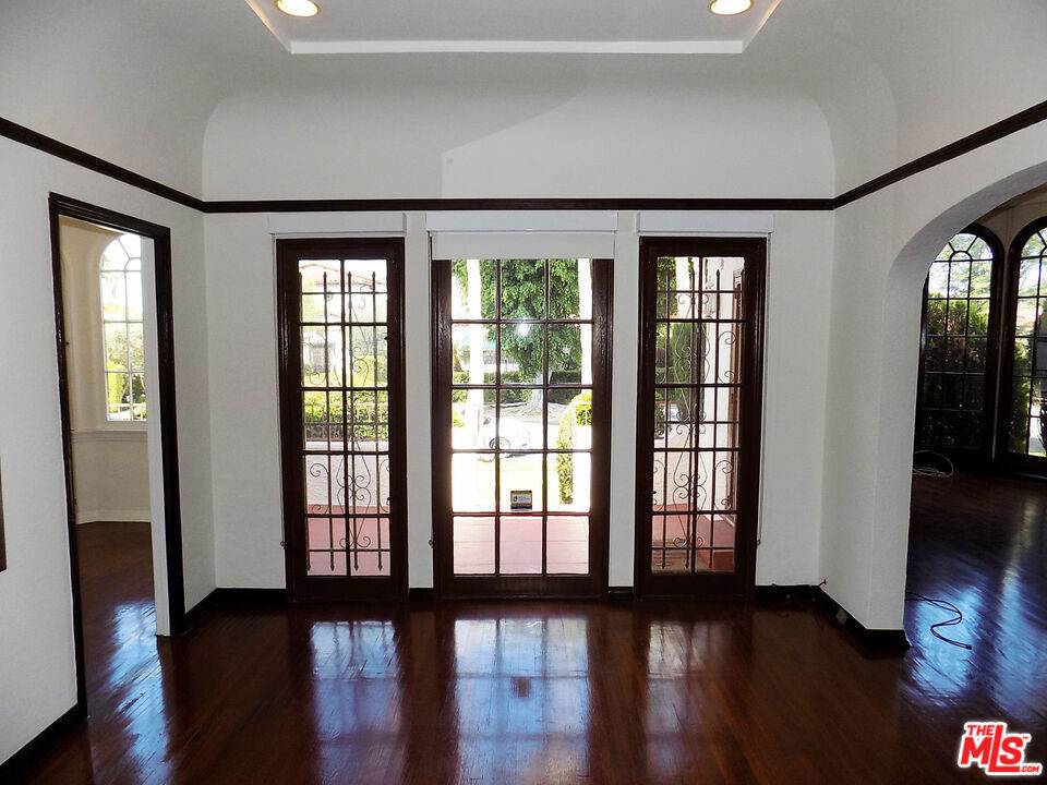 Los Angeles, CA 90048,438 N Edinburgh AVE