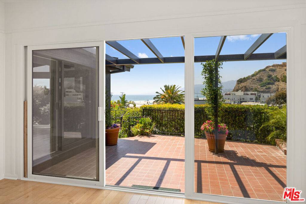 Santa Monica, CA 90402,117 Ocean WAY