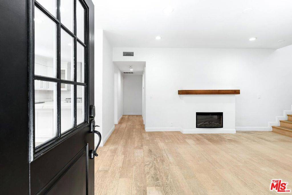 West Hollywood, CA 90046,7614 Willoughby AVE