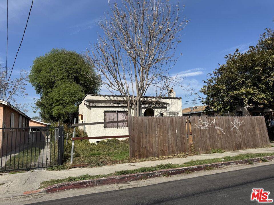 Los Angeles, CA 90059,1649 E 115th ST