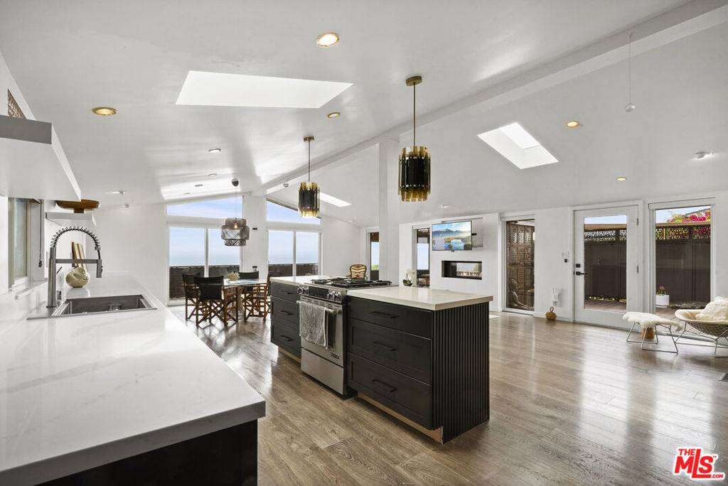 Malibu, CA 90265,29500 Heathercliff #159