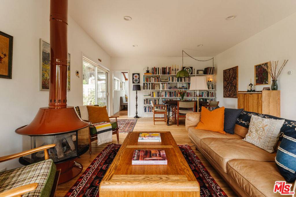 Tujunga, CA 91042,6457 Tokay RD