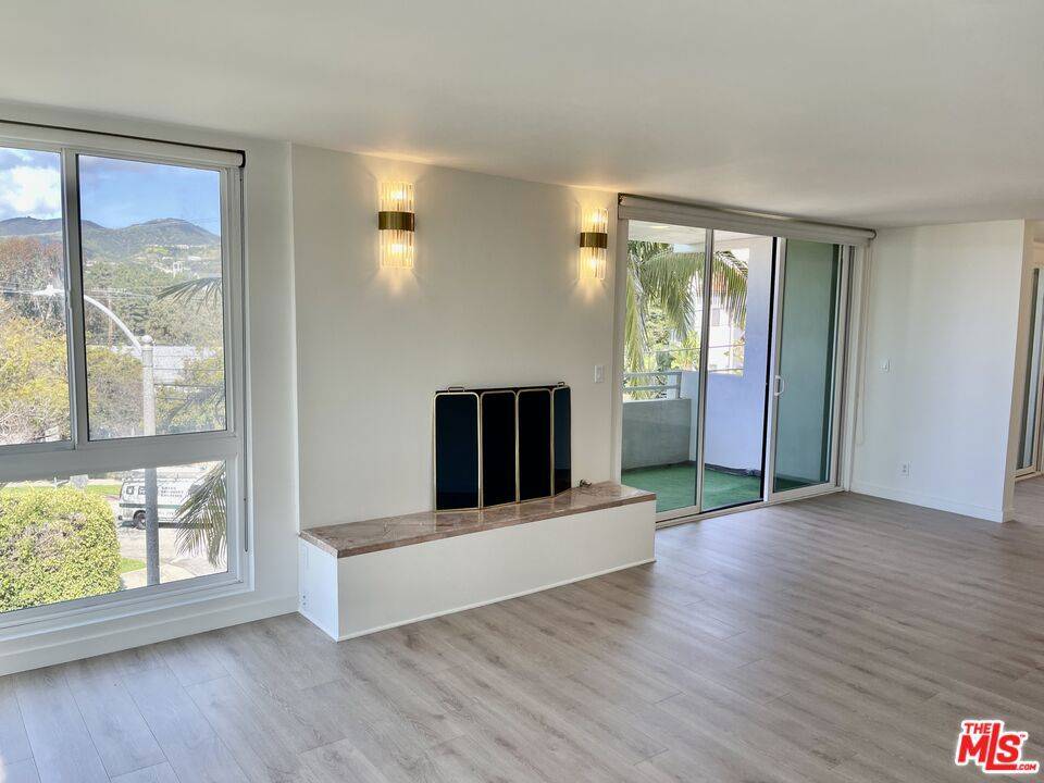 Pacific Palisades, CA 90272,15480 Antioch ST #102