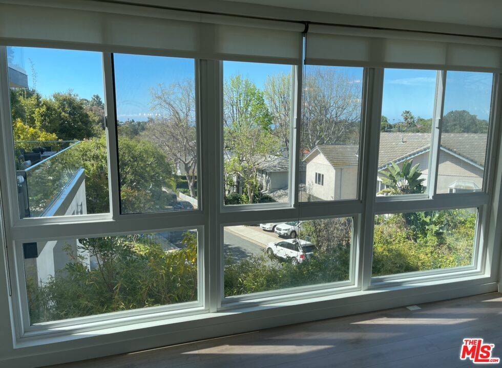 Pacific Palisades, CA 90272,15480 Antioch ST #102