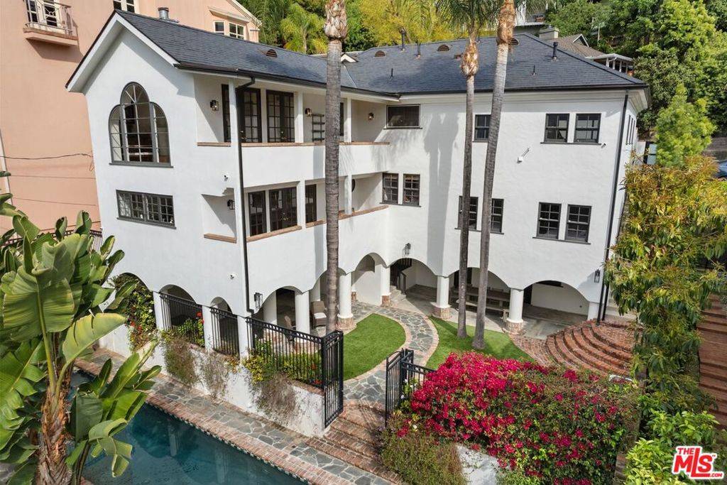 Sherman Oaks, CA 91403,15257 Encanto DR
