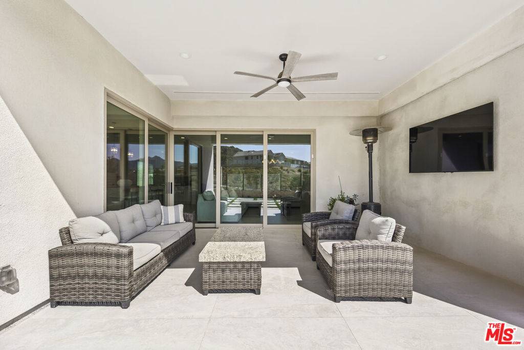 Chatsworth, CA 91311,11767 Toyon DR