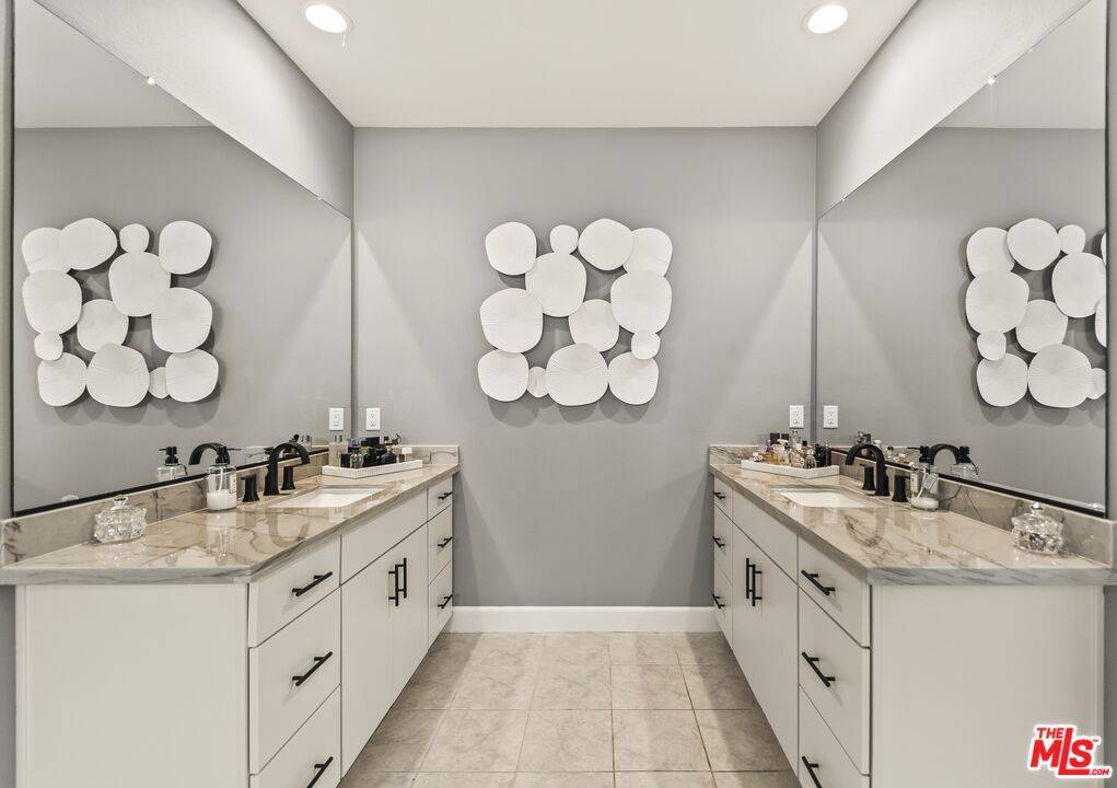Chatsworth, CA 91311,11767 Toyon DR