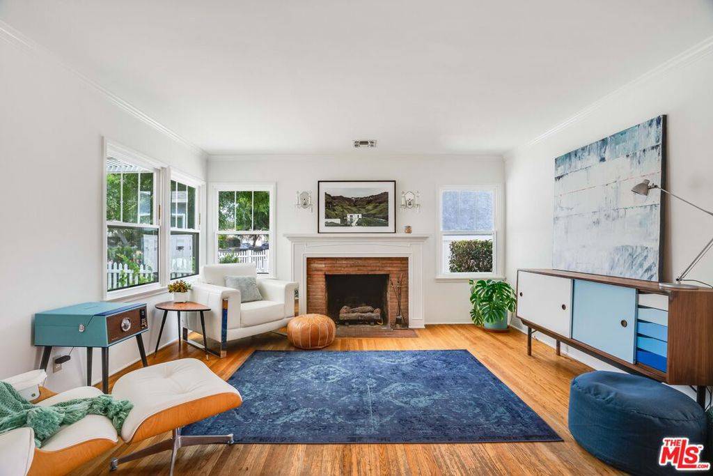 Van Nuys, CA 91405,6722 Katherine AVE