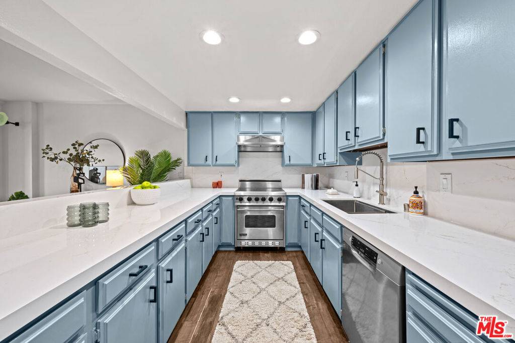 Marina Del Rey, CA 90292,20 Ironsides ST #8
