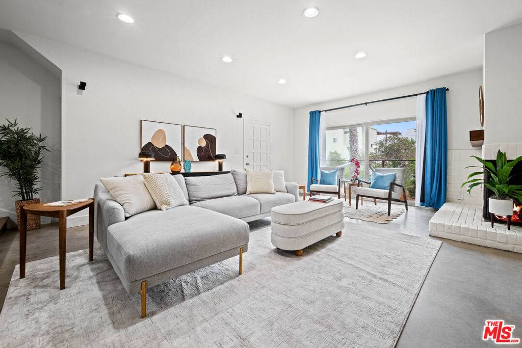 Marina Del Rey, CA 90292,20 Ironsides ST #8