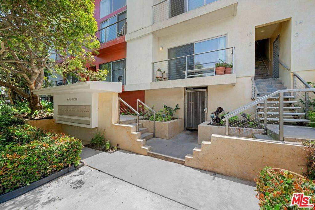 Marina Del Rey, CA 90292,20 Ironsides ST #8