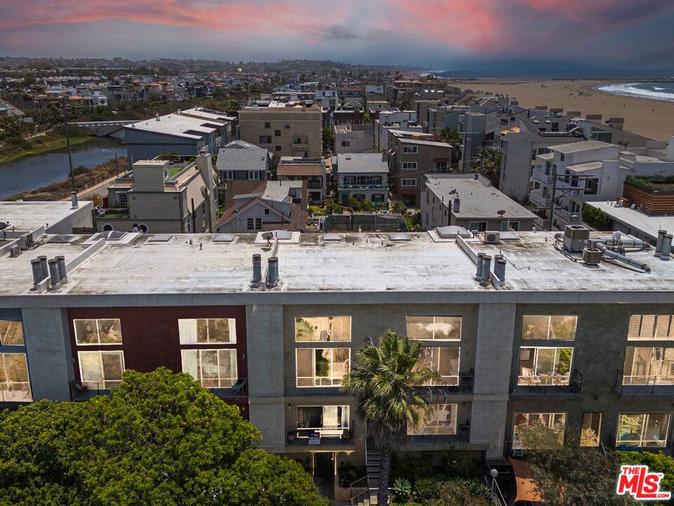 Marina Del Rey, CA 90292,20 Ironsides ST #8