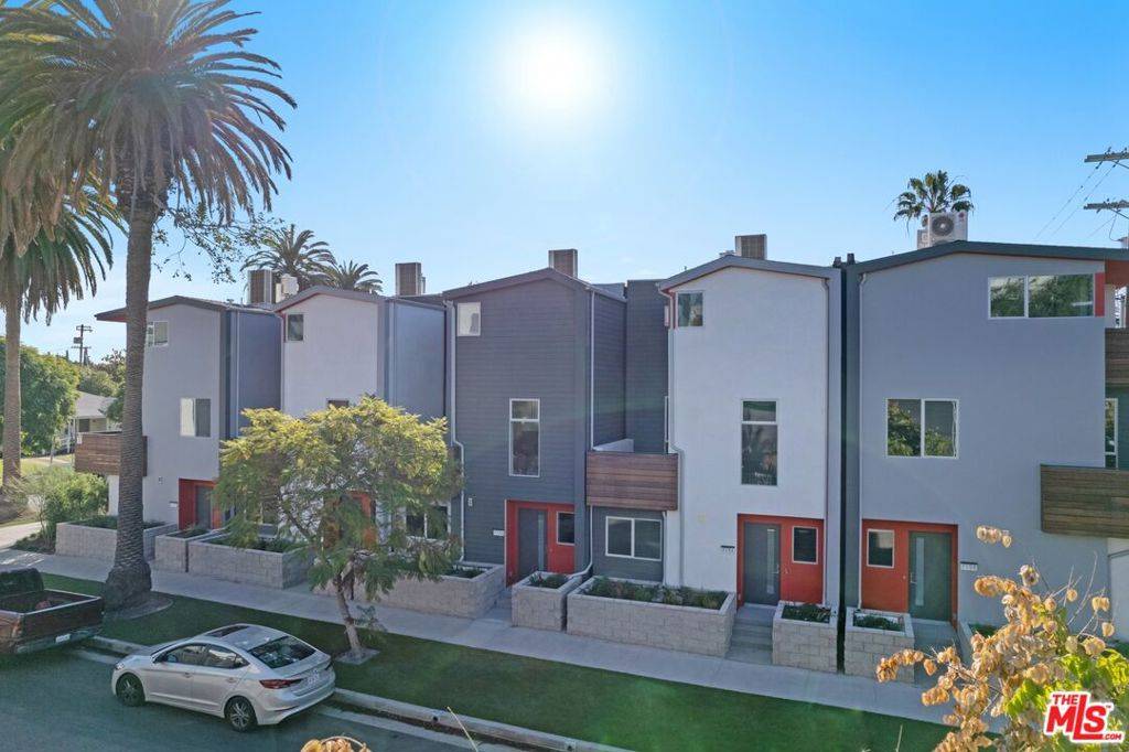 Los Angeles, CA 90046,7156 Willoughby AVE
