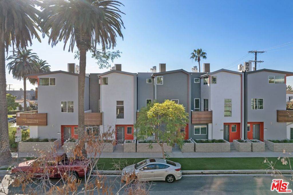 Los Angeles, CA 90046,7156 Willoughby AVE