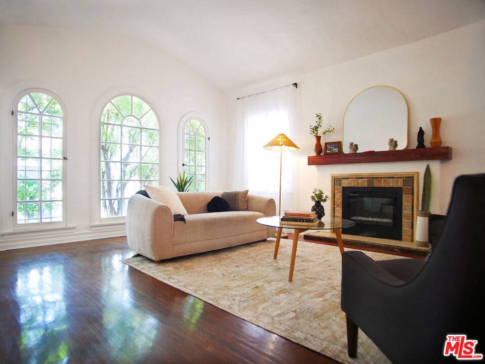 West Hollywood, CA 90046,7614 Romaine ST