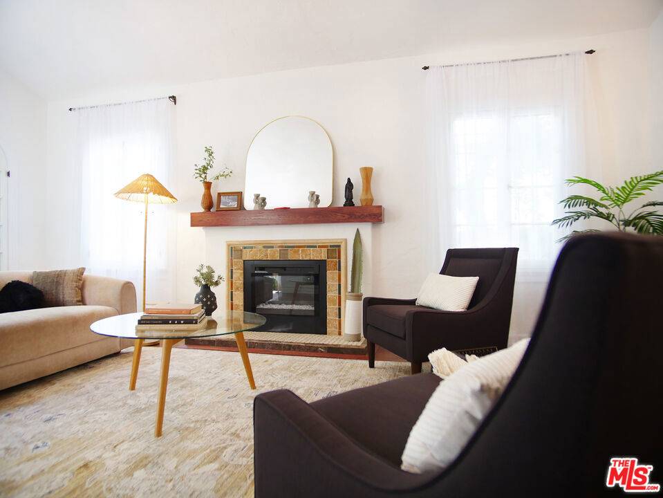 West Hollywood, CA 90046,7614 Romaine ST