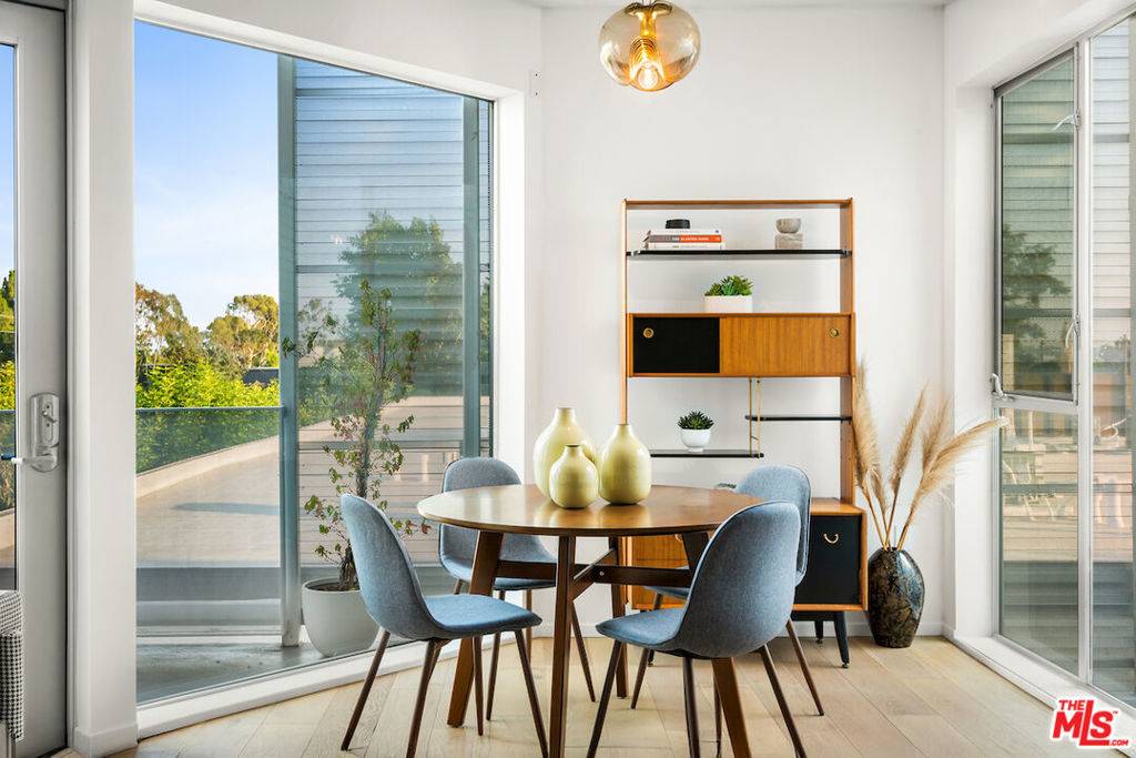 West Hollywood, CA 90069,1030 N Kings RD #407