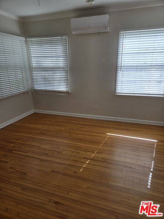 Los Angeles, CA 90019,1338 S Dunsmuir AVE