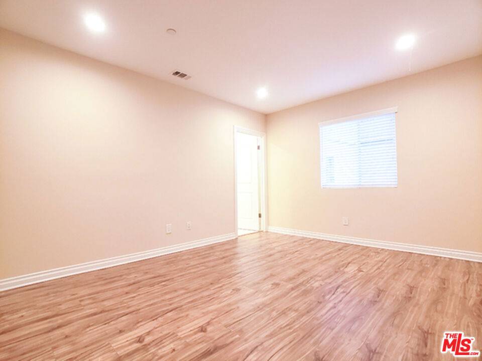 Los Angeles, CA 90006,1142 S Mariposa AVE #1/2