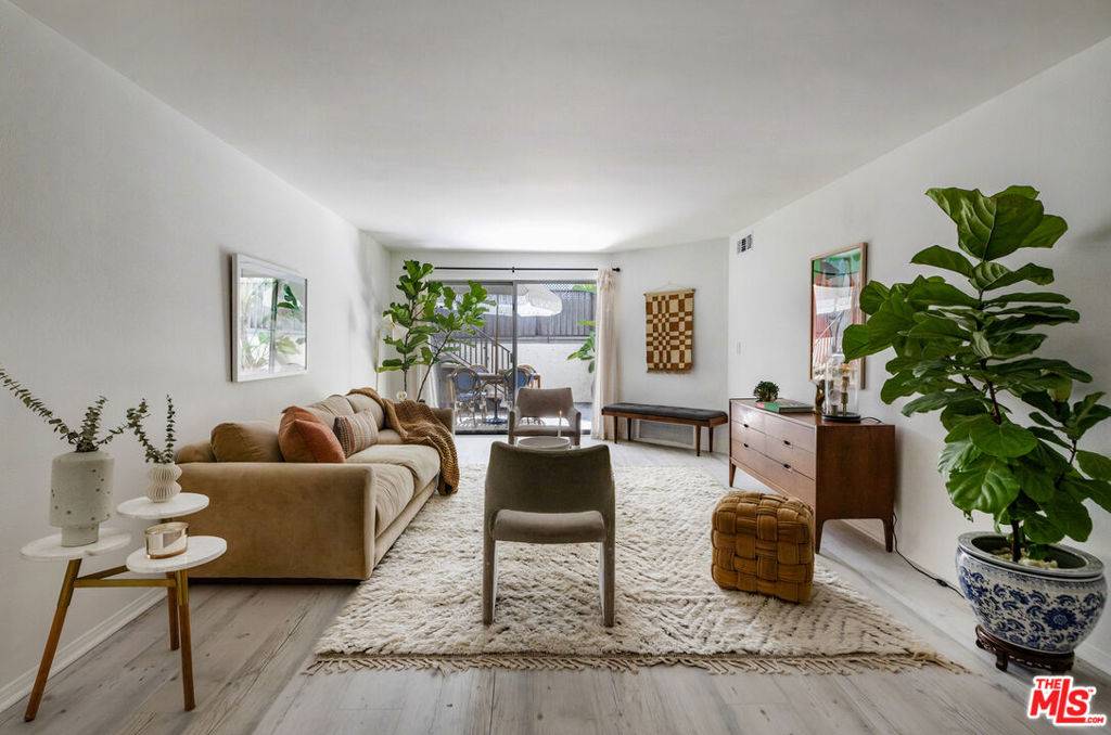 West Hollywood, CA 90069,1230 Horn AVE #102