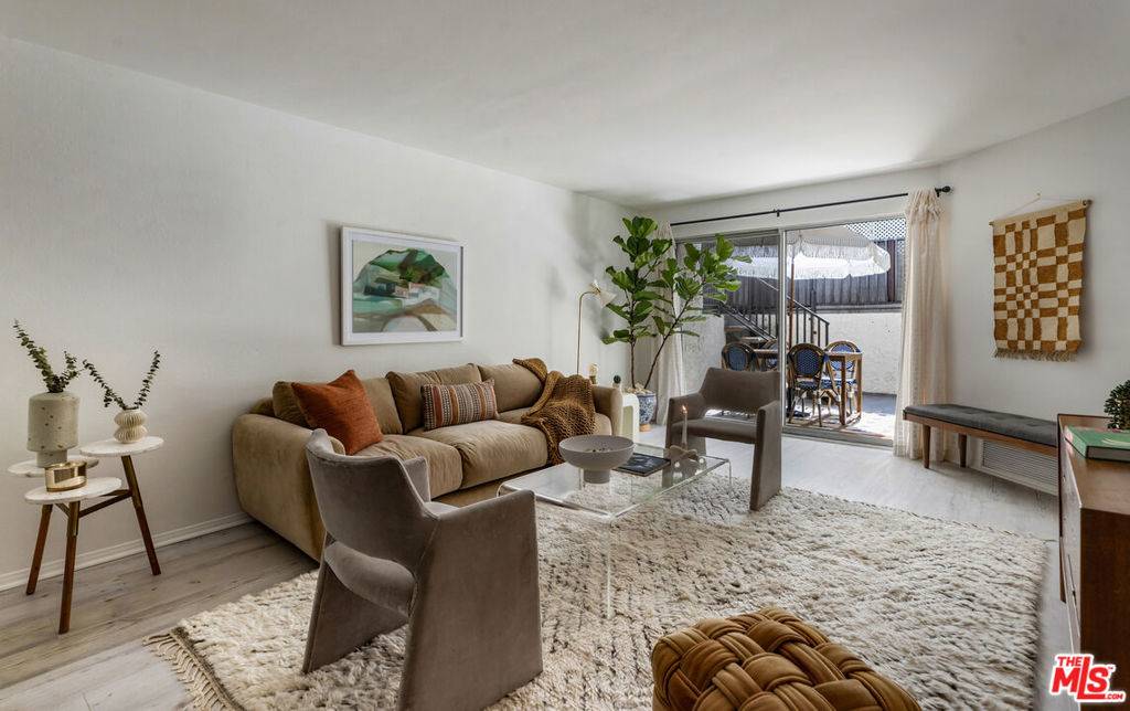 West Hollywood, CA 90069,1230 Horn AVE #102