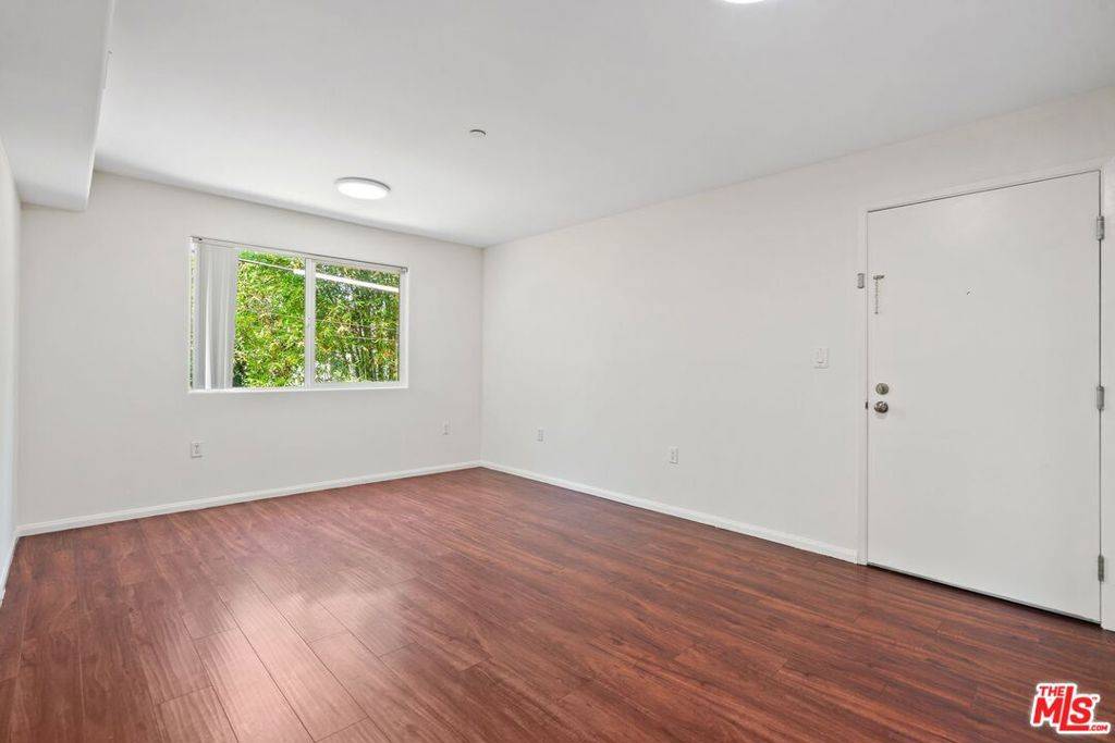 Van Nuys, CA 91406,15939 Victory BLVD #104