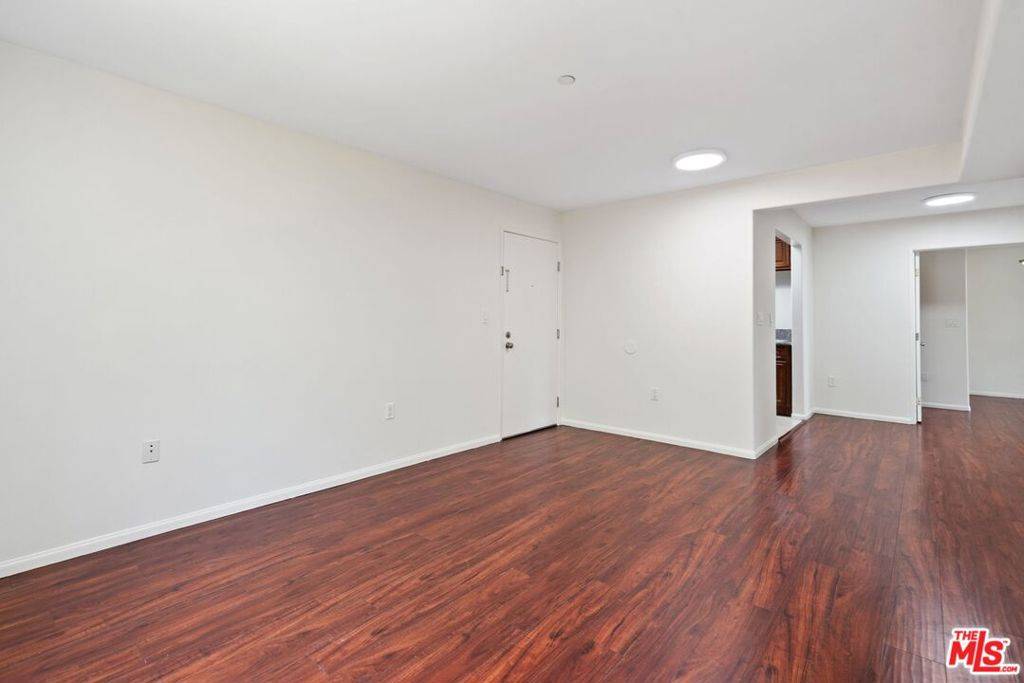 Van Nuys, CA 91406,15939 Victory BLVD #104