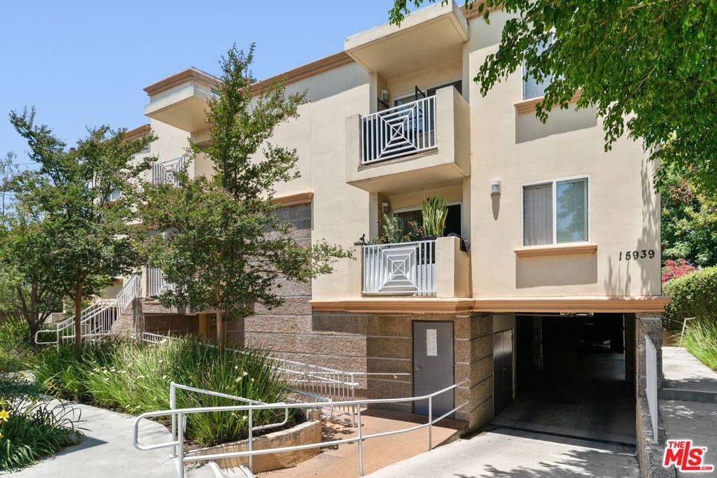 Van Nuys, CA 91406,15939 Victory BLVD #104