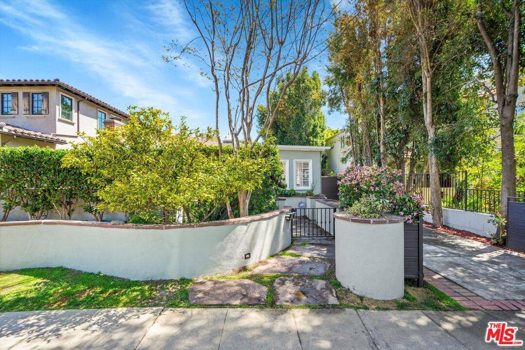 Los Angeles, CA 90049,660 S Gretna Green WAY