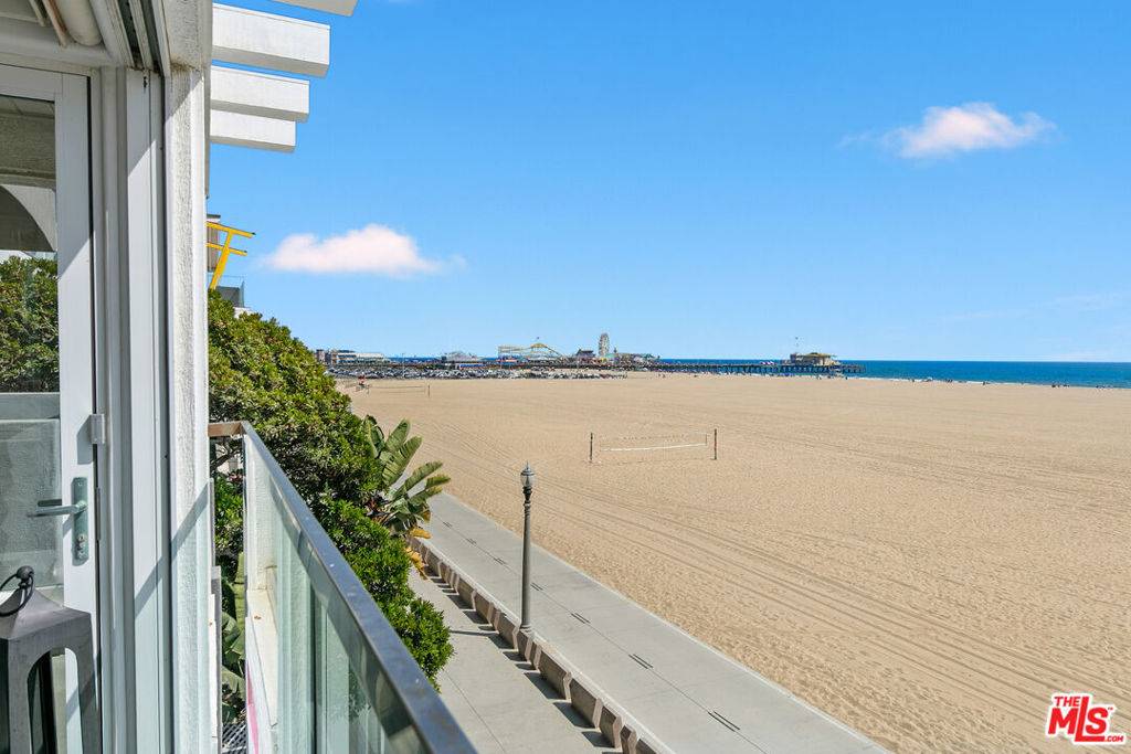 Santa Monica, CA 90401,1341 Palisades Beach RD