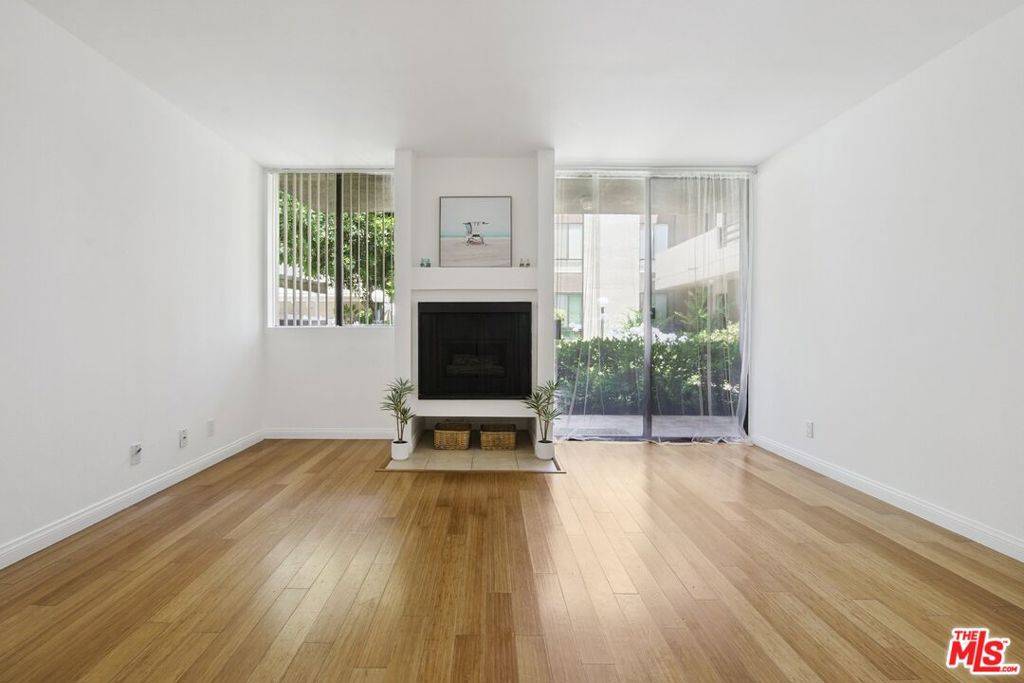 Canoga Park, CA 91304,7826 Topanga Canyon BLVD #103