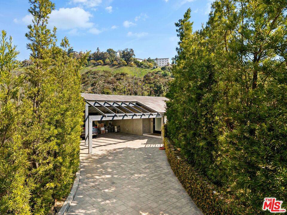 Los Angeles, CA 90049,1255 N Bundy DR