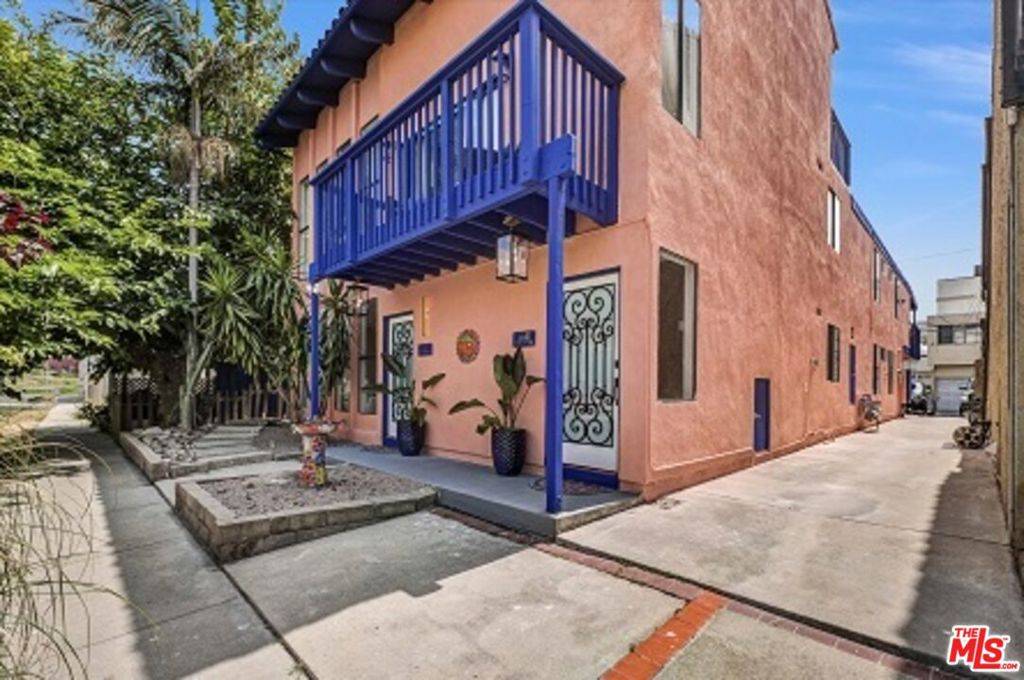 Los Angeles, CA 90292,3809 Esplanade