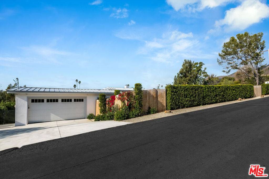 Malibu, CA 90265,5761 Calpine DR