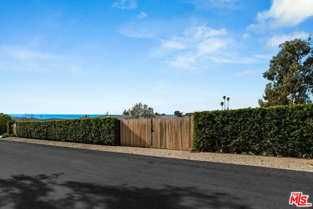 Malibu, CA 90265,5761 Calpine DR