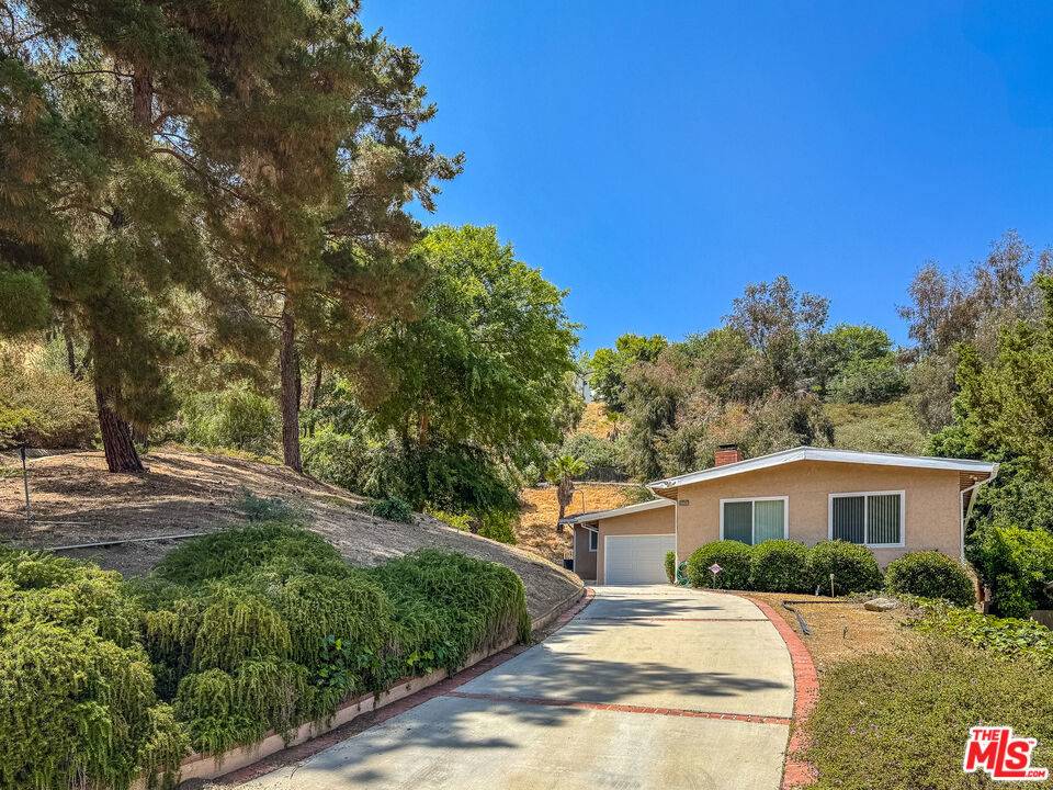 Woodland Hills, CA 91364,22297 Buena Ventura ST