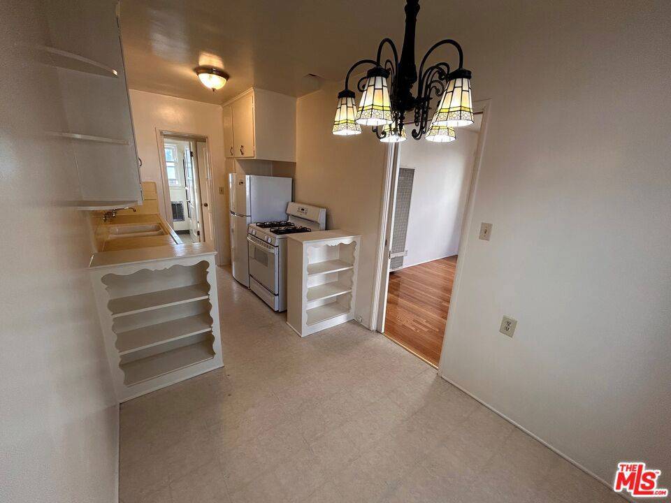 Santa Monica, CA 90404,3011 Santa Monica BLVD #B