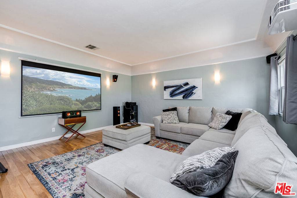 Burbank, CA 91506,917 W Orange Grove AVE